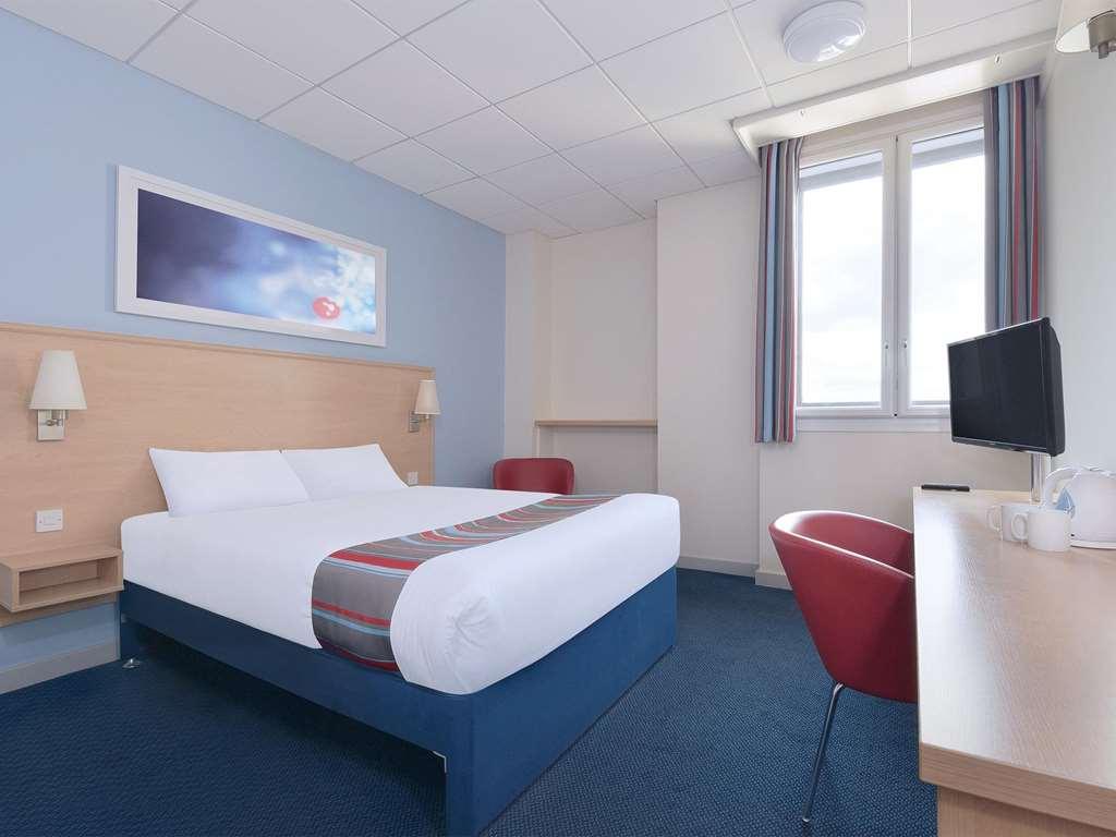 Travelodge Ели Стая снимка