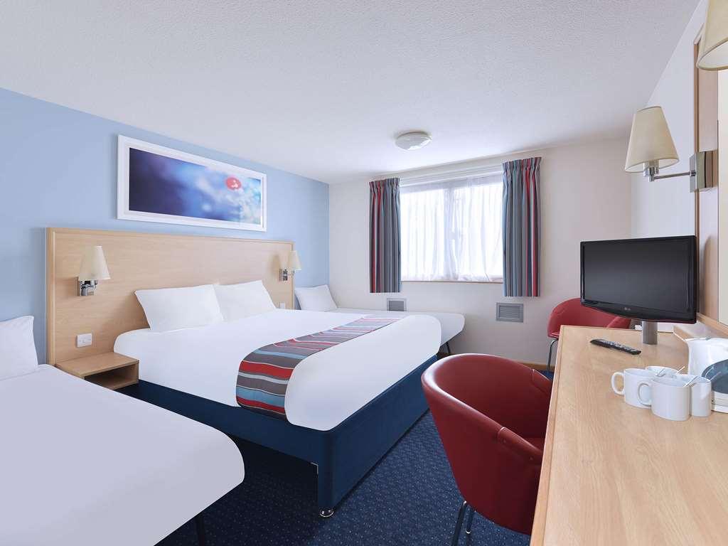 Travelodge Ели Стая снимка